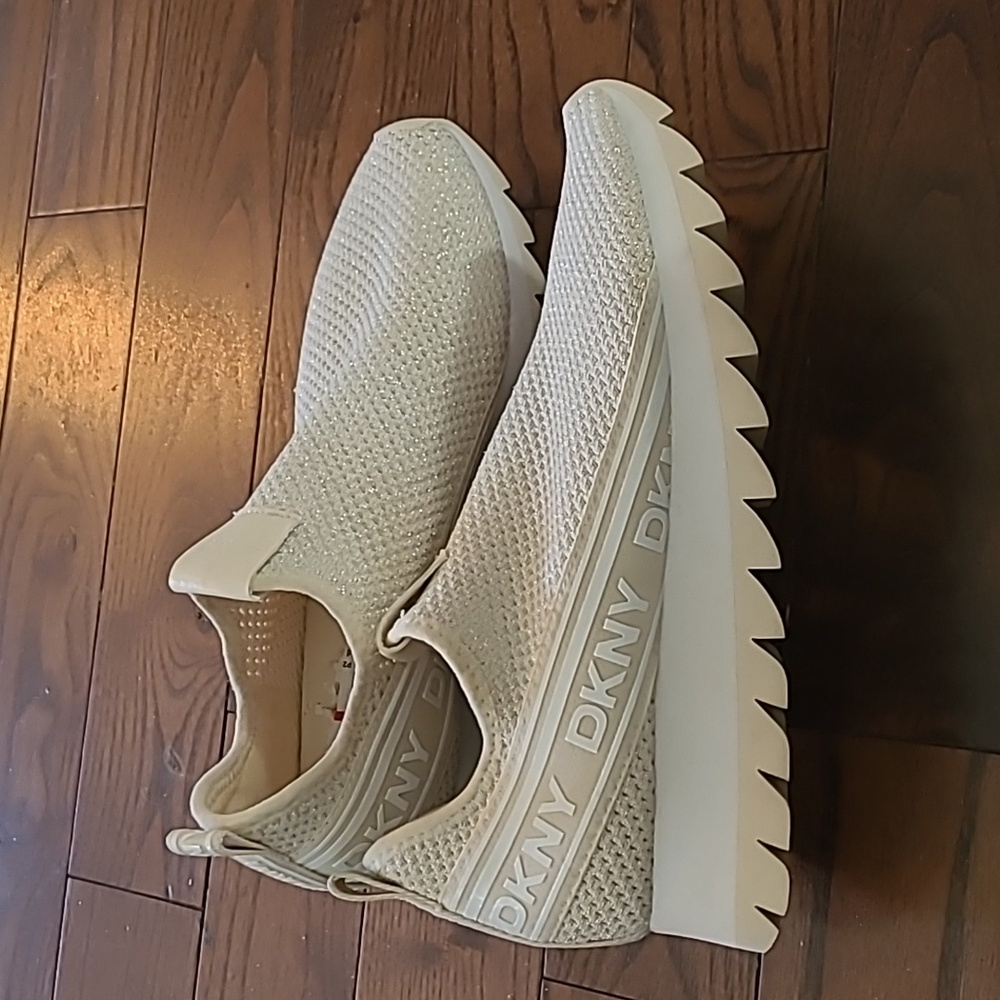 New DKNY Alani Logo Slip-On Running Sneakers Shiny Cream Women's Size 9